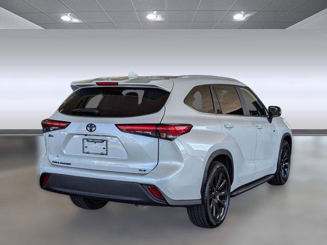 used 2023 Toyota Highlander car, priced at $35,999