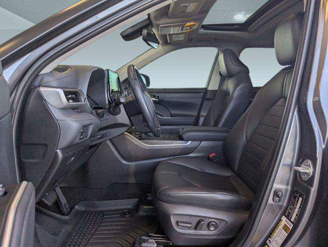 used 2021 Toyota Highlander car, priced at $26,996
