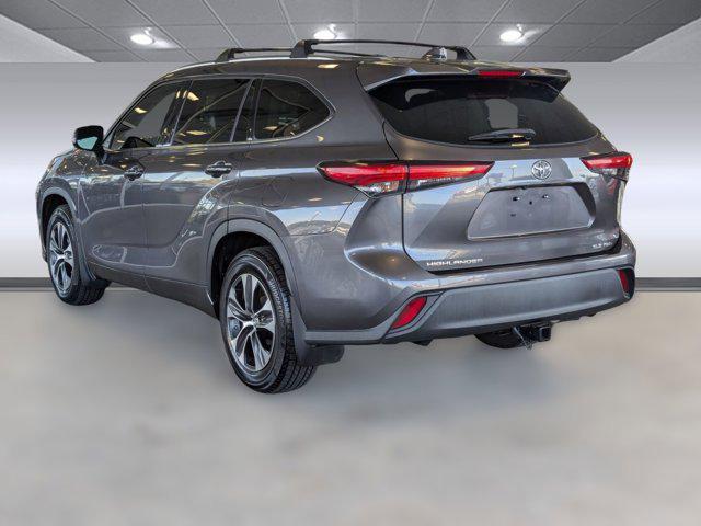 used 2021 Toyota Highlander car, priced at $26,996