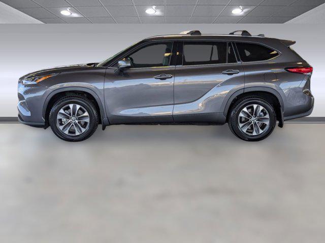 used 2021 Toyota Highlander car, priced at $26,996