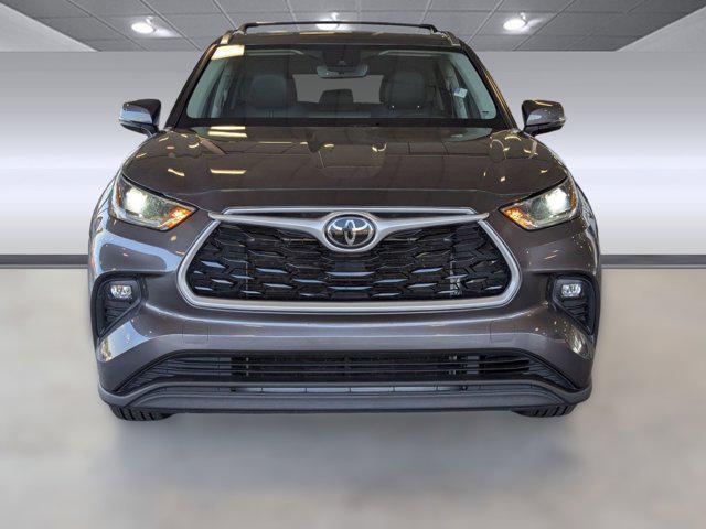used 2021 Toyota Highlander car, priced at $26,996