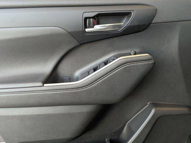 used 2021 Toyota Highlander car, priced at $26,996