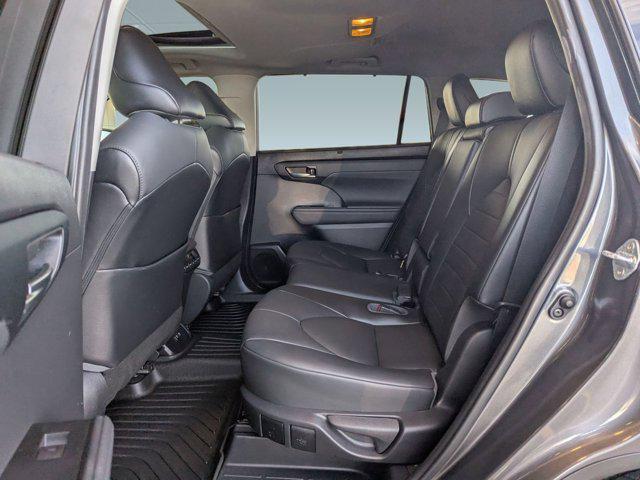 used 2021 Toyota Highlander car, priced at $26,996