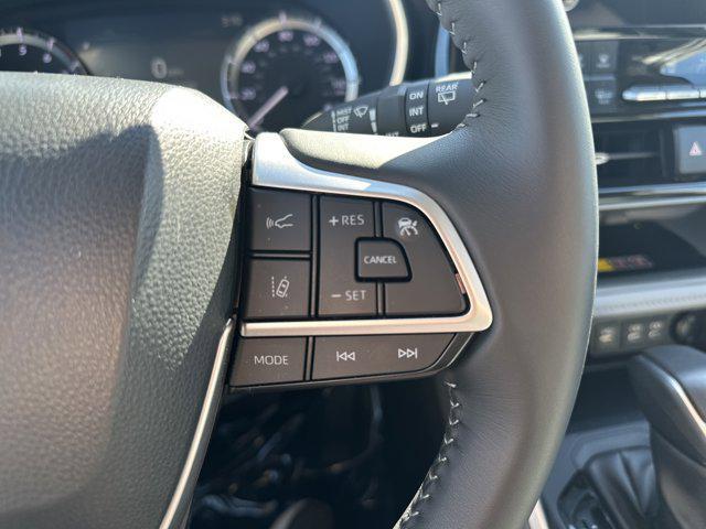 used 2025 Toyota Highlander car, priced at $45,821