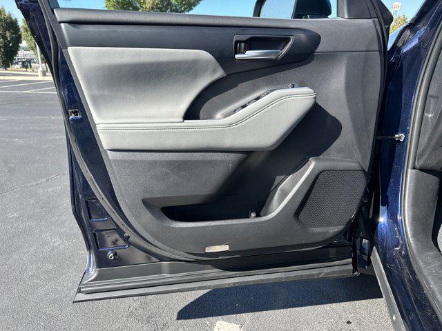 used 2025 Toyota Highlander car, priced at $45,821