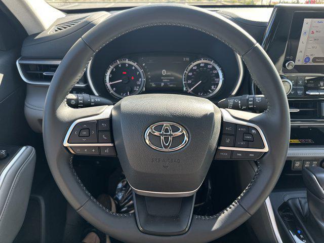 used 2025 Toyota Highlander car, priced at $45,821