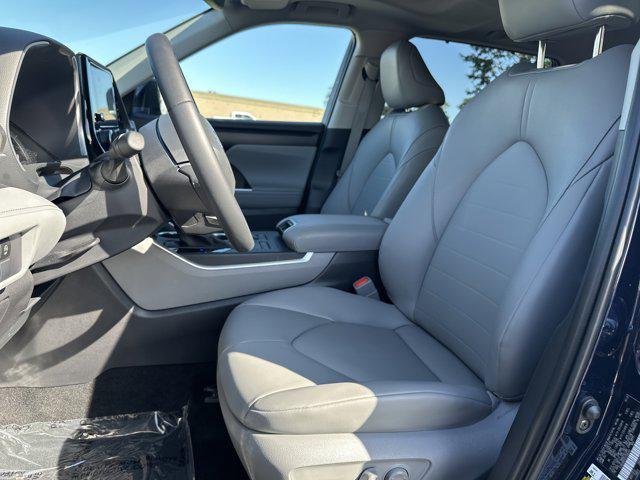 used 2025 Toyota Highlander car, priced at $45,821