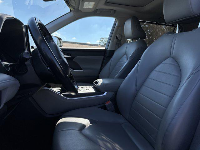 used 2020 Toyota Highlander Hybrid car, priced at $36,216
