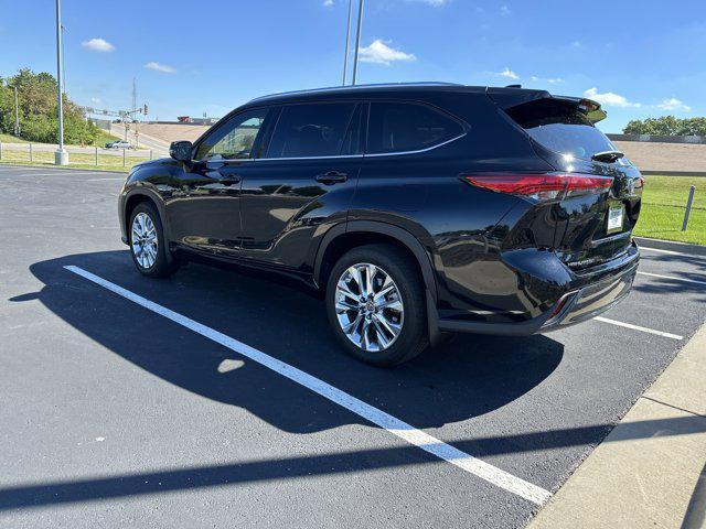 used 2020 Toyota Highlander car, priced at $31,907