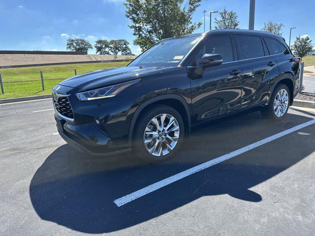 used 2020 Toyota Highlander car, priced at $31,907