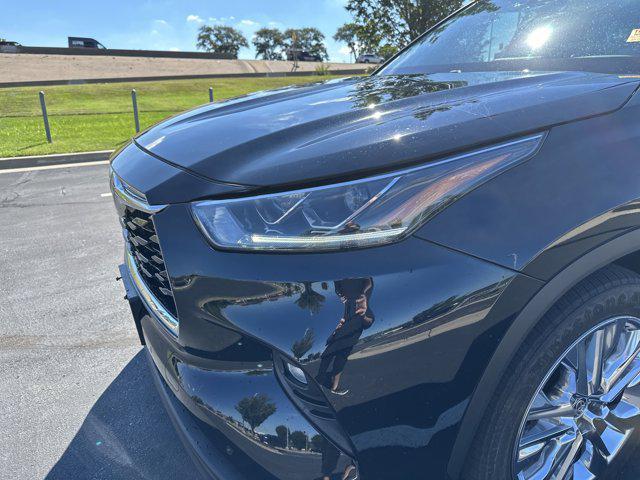 used 2020 Toyota Highlander car, priced at $31,907