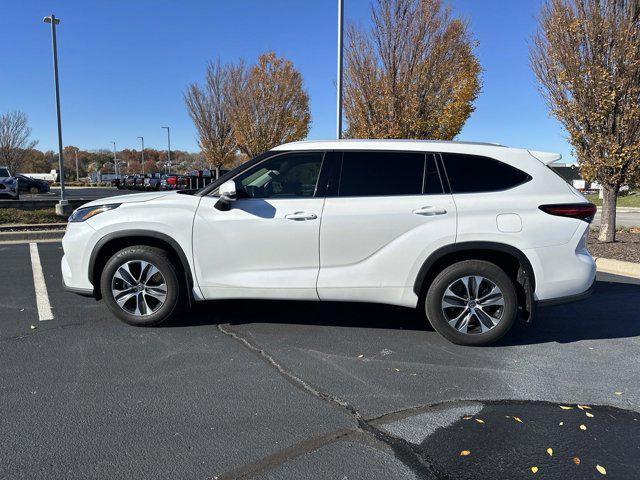 used 2022 Toyota Highlander car, priced at $39,991