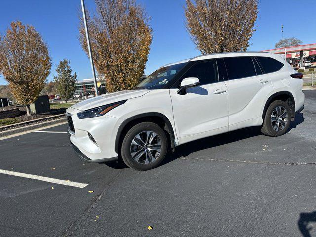 used 2022 Toyota Highlander car, priced at $39,991