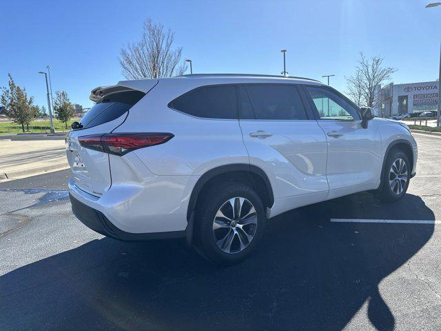 used 2022 Toyota Highlander car, priced at $39,991