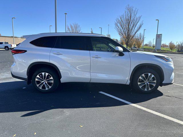 used 2022 Toyota Highlander car, priced at $39,991