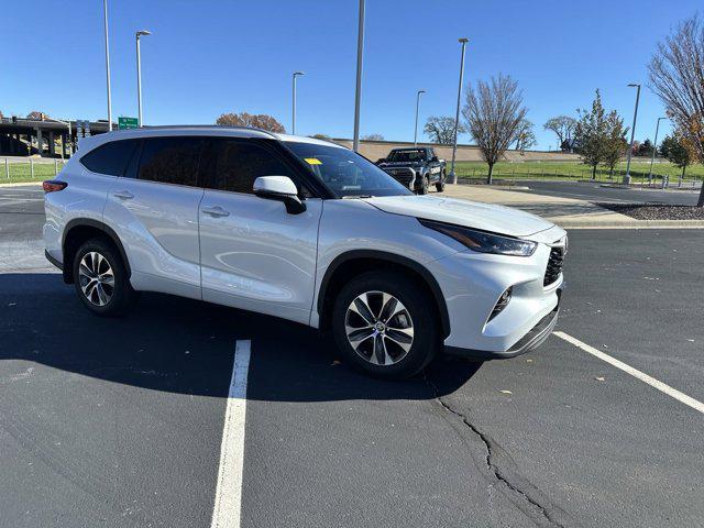 used 2022 Toyota Highlander car, priced at $39,991