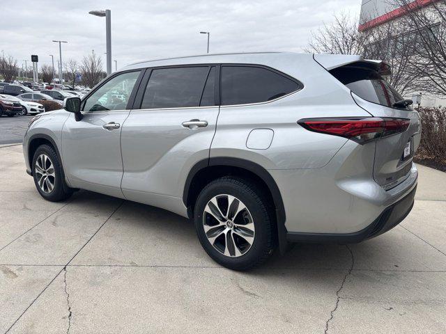 used 2023 Toyota Highlander car, priced at $41,599