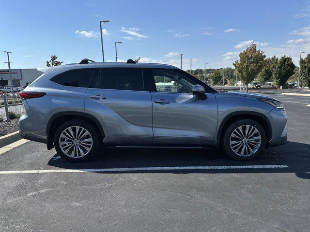 used 2022 Toyota Highlander Hybrid car, priced at $38,994