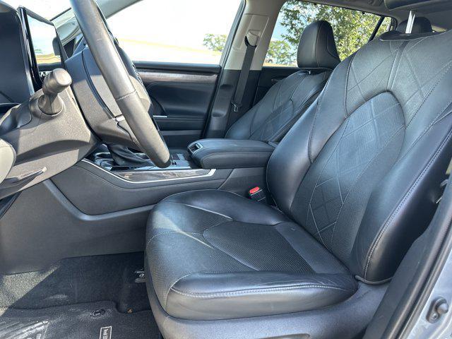 used 2022 Toyota Highlander Hybrid car, priced at $38,994