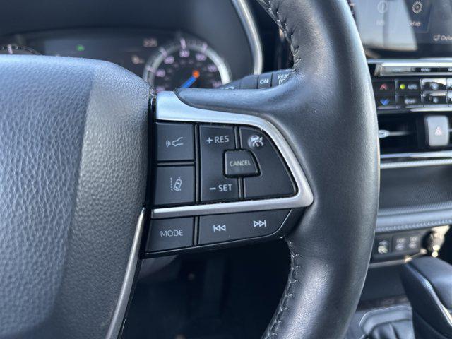 used 2022 Toyota Highlander Hybrid car, priced at $38,994