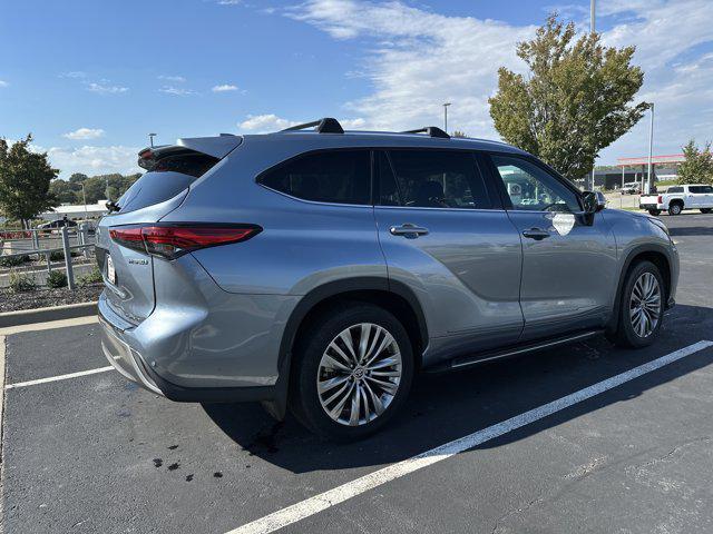 used 2022 Toyota Highlander Hybrid car, priced at $38,994