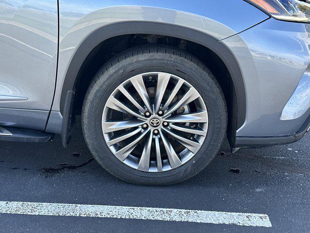 used 2022 Toyota Highlander Hybrid car, priced at $38,994