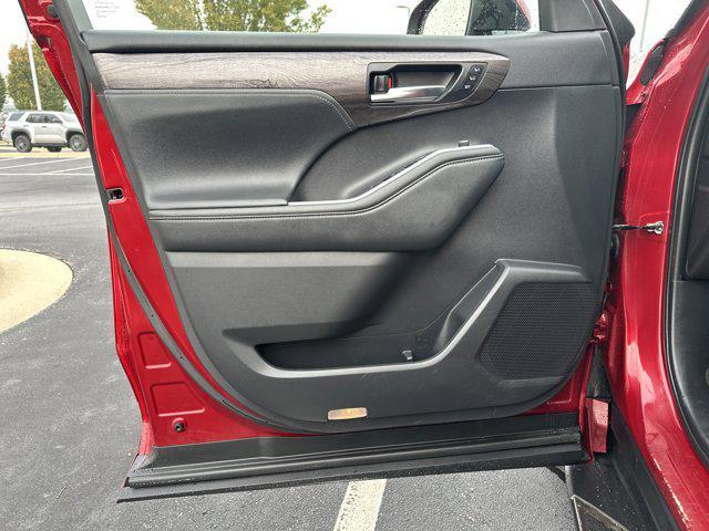 used 2021 Toyota Highlander Hybrid car, priced at $44,940