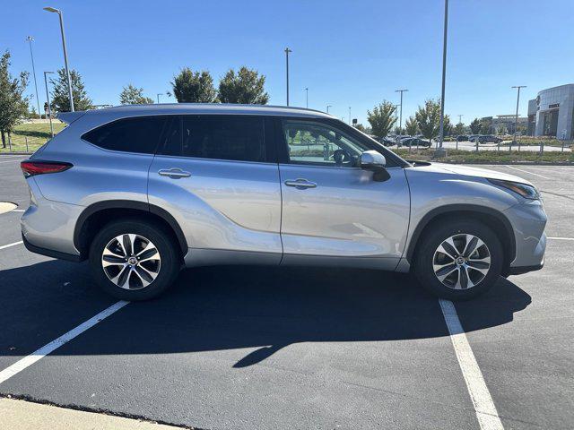 used 2022 Toyota Highlander car, priced at $34,881