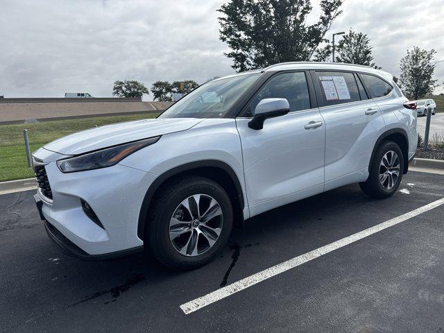 used 2025 Toyota Highlander car, priced at $44,696