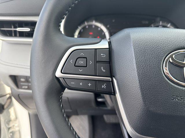 used 2025 Toyota Highlander car, priced at $44,696
