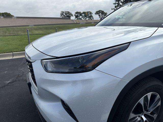 used 2025 Toyota Highlander car, priced at $44,696
