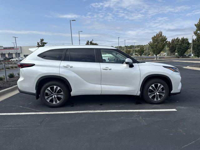 used 2025 Toyota Highlander car, priced at $44,696