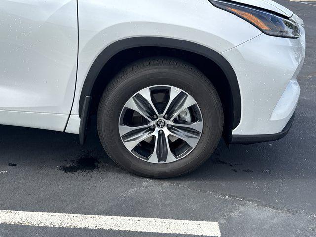 used 2025 Toyota Highlander car, priced at $44,696