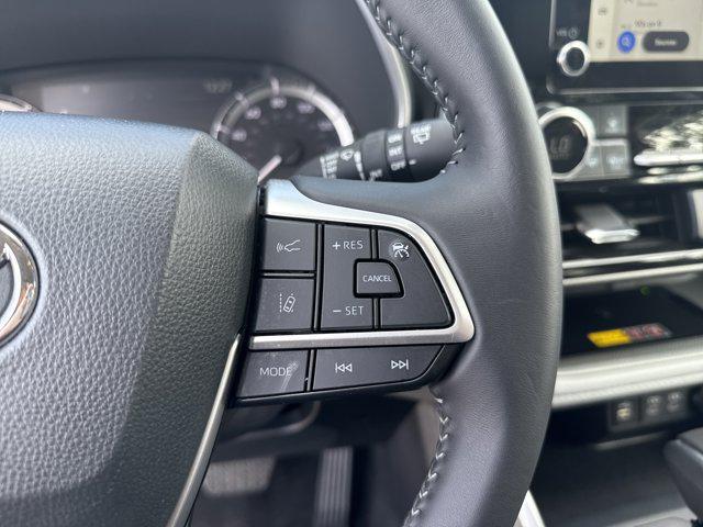 used 2025 Toyota Highlander car, priced at $44,696