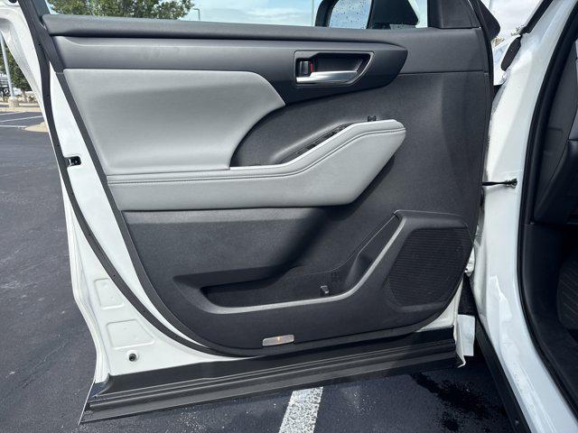 used 2025 Toyota Highlander car, priced at $44,696