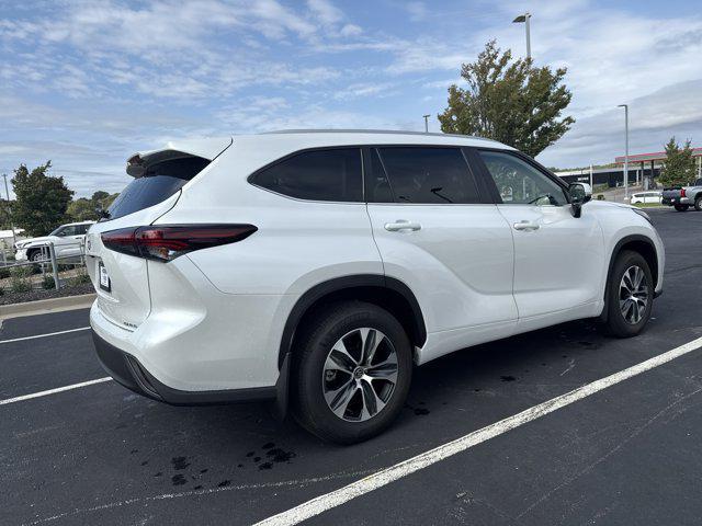 used 2025 Toyota Highlander car, priced at $44,696