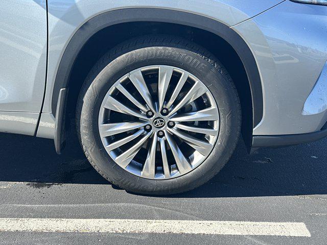 used 2022 Toyota Highlander car, priced at $41,144