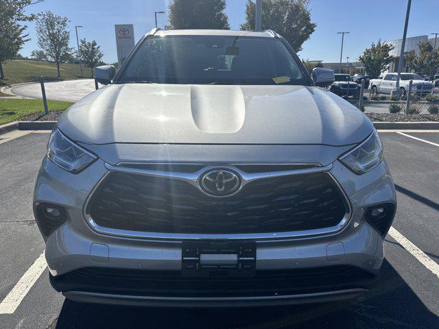 used 2022 Toyota Highlander car, priced at $41,144