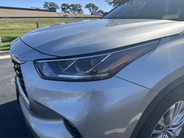 used 2022 Toyota Highlander car, priced at $41,144