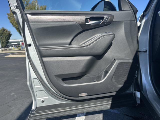 used 2022 Toyota Highlander car, priced at $41,144