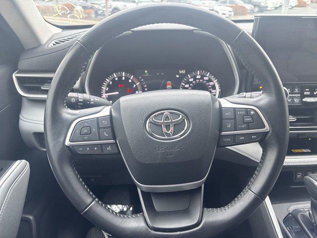 used 2023 Toyota Highlander car, priced at $40,991