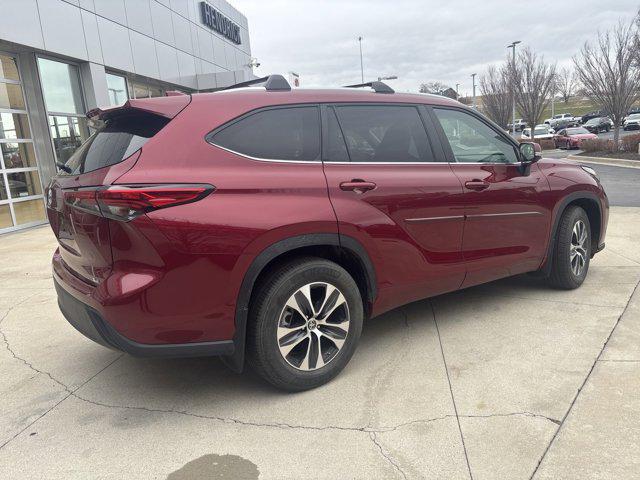 used 2023 Toyota Highlander car, priced at $40,991