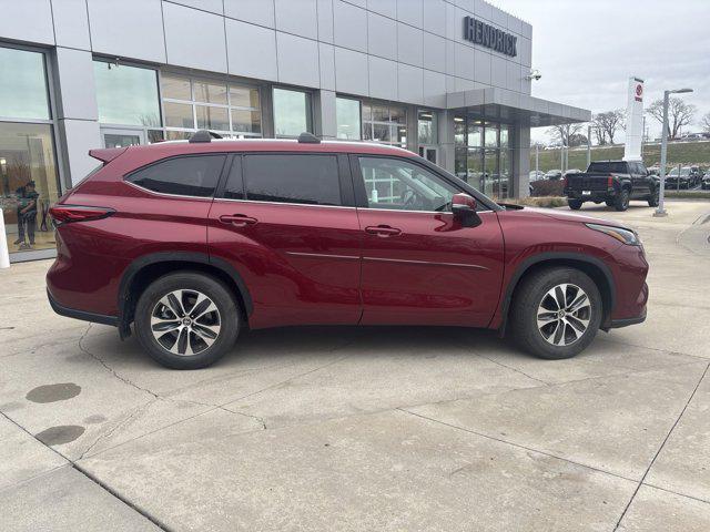 used 2023 Toyota Highlander car, priced at $40,991