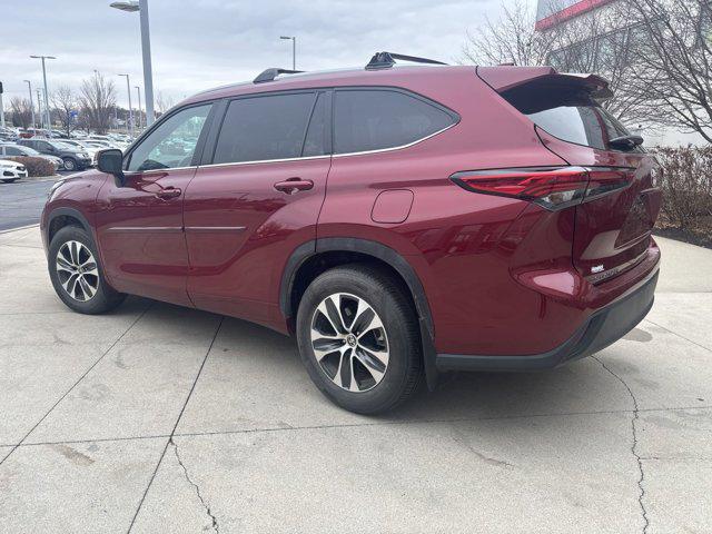 used 2023 Toyota Highlander car, priced at $40,991