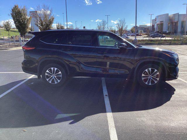 used 2021 Toyota Highlander car, priced at $35,991