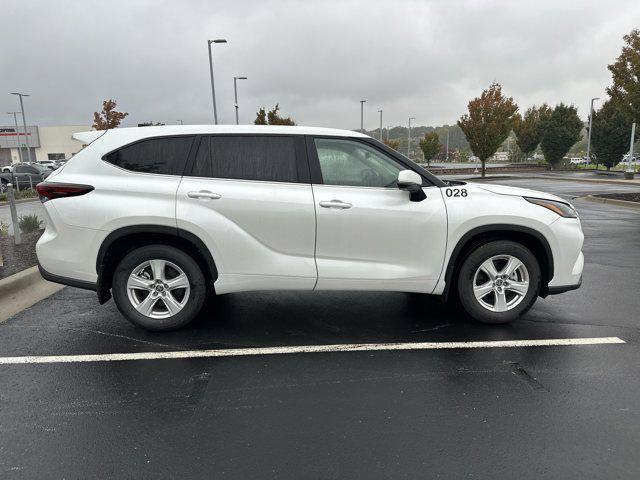 used 2025 Toyota Highlander car, priced at $42,748