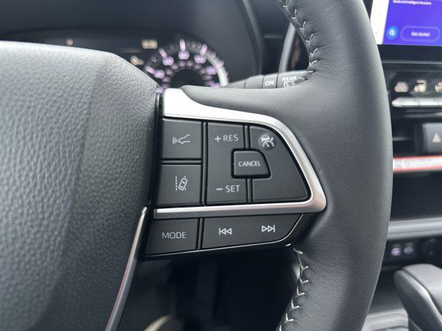 used 2025 Toyota Highlander car, priced at $42,748