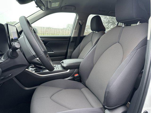 used 2025 Toyota Highlander car, priced at $42,748
