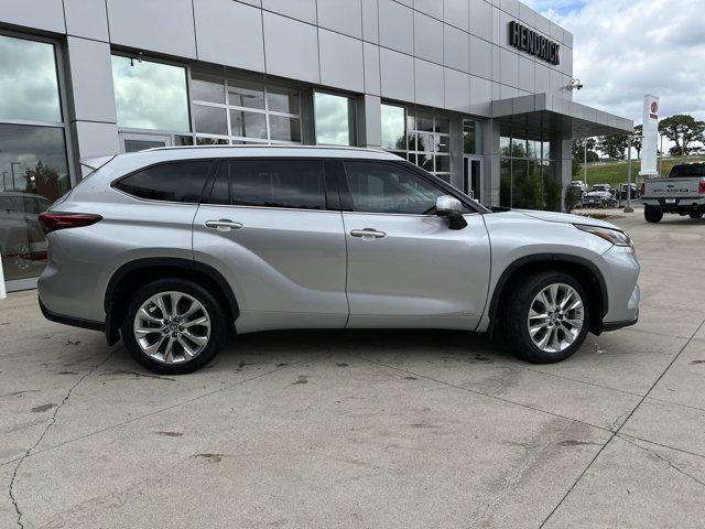 used 2022 Toyota Highlander Hybrid car, priced at $41,428