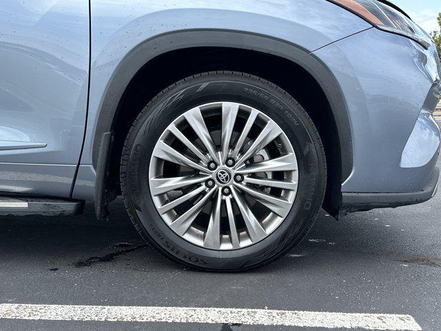 used 2022 Toyota Highlander car, priced at $41,470